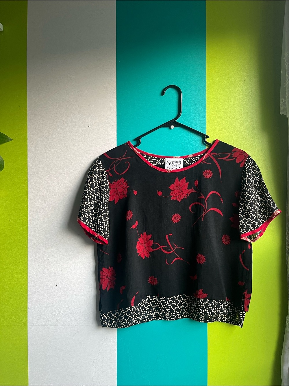 Surya Boho Black & Red Floral Short Sleeve Top Fun Pattern